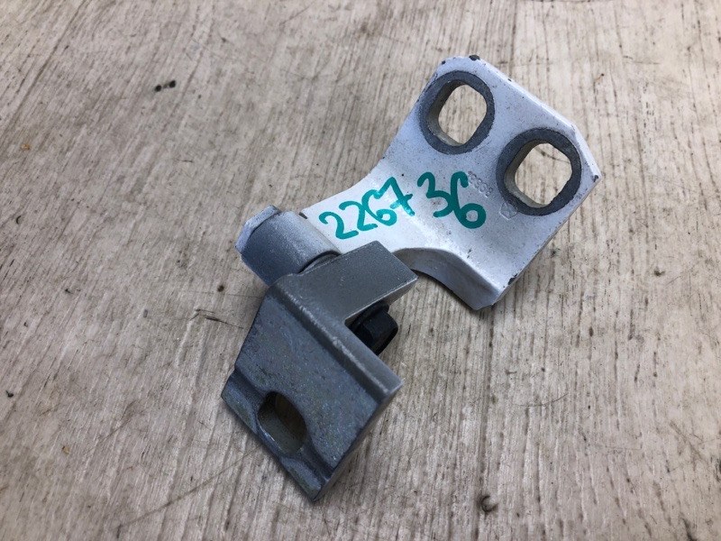 Петля двери нижняя задняя левая CHEROKEE 14- 2017 KL 2.4 ED6 Петля двери нижняя задняя левая CHEROKEE 14- 2017 KL 2.4 ED6