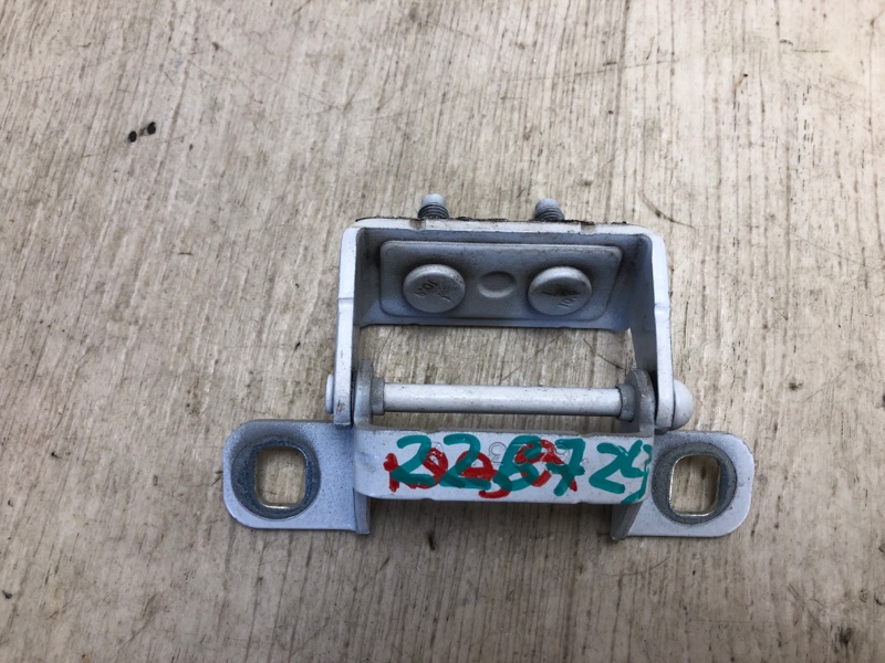 Запчасть петля крышки багажника JEEP CHEROKEE 14- 2017 KL 2.4 ED6 68299175AA Б/У Петля крышки багажника JEEP CHEROKEE 14- 2017 KL 2.4 ED6 68299175AA Б/У