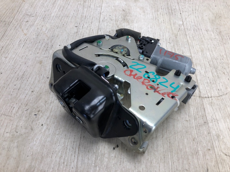 Замок крышки багажника JEEP CHEROKEE 14- KL 2.4 ED6 Замок крышки багажника JEEP CHEROKEE 14- KL 2.4 ED6