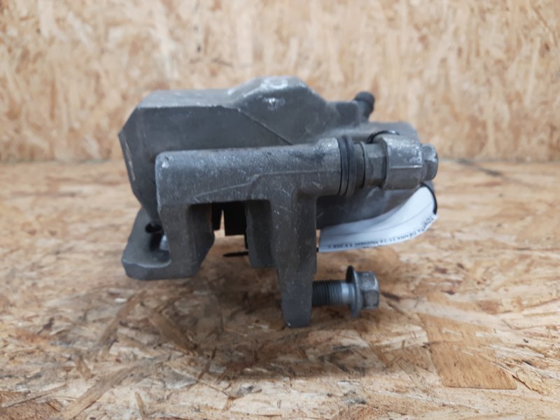 Суппорт тормозной задний левый SIENNA 11-16 2015 Минивэн 3.5 2GR-FE Суппорт тормозной задний левый SIENNA 11-16 2015 Минивэн 3.5 2GR-FE