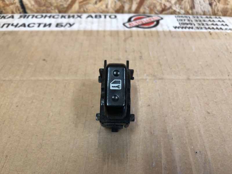 Кнопка центрального замка передняя правая TOYOTA CAMRY 30 02-06 2002 Седан 3.0 1MZFE 84930-AA010 Б/У