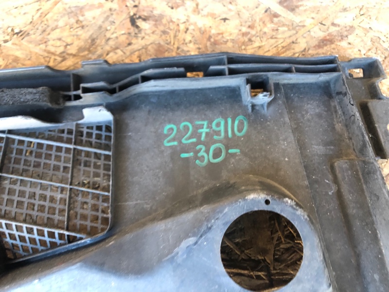 Пластик под лобовое стекло / Жабо CAMRY 30 02-06 2002 Седан 3.0 1MZFE