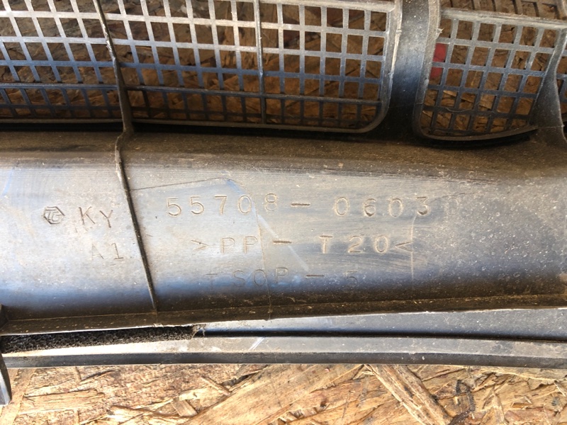 Пластик под лобовое стекло / Жабо CAMRY 30 02-06 2002 Седан 3.0 1MZFE