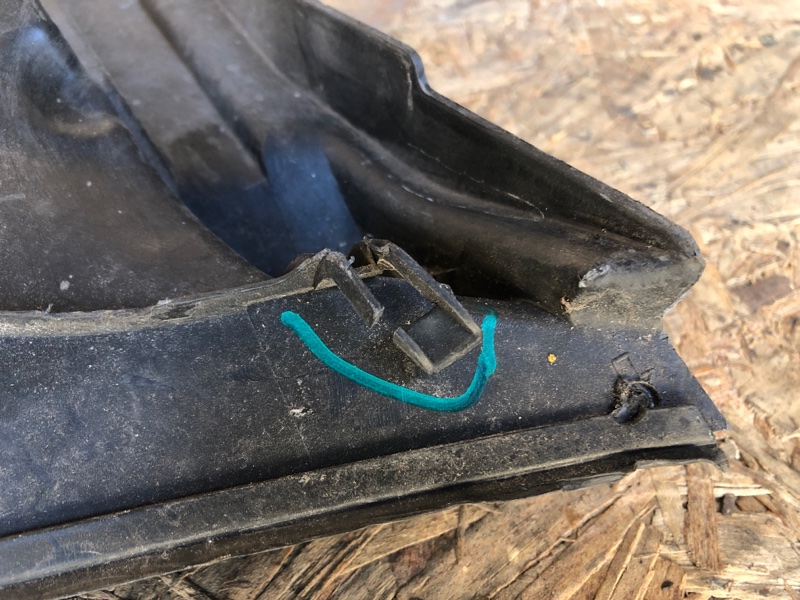 Пластик под лобовое стекло / Жабо CAMRY 30 02-06 2002 Седан 3.0 1MZFE