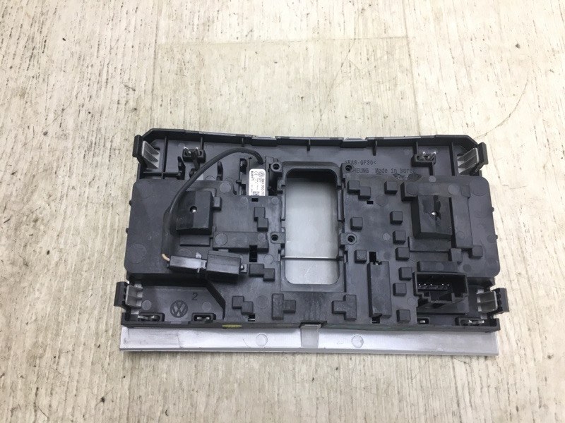 Плафон салона передний VOLKSWAGEN JETTA USA 18- JEM 1.4 DGXA Плафон салона передний VOLKSWAGEN JETTA USA 18- JEM 1.4 DGXA