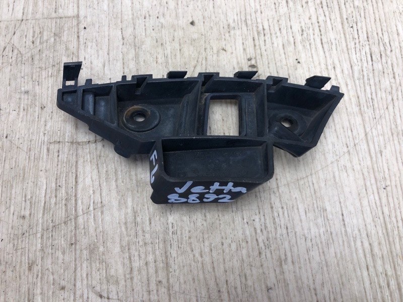 Кронштейн переднего бампера (на крыле) левый VOLKSWAGEN JETTA USA 10-17 2013 162 2.5 CBUA 5C6 807 183 Б/У