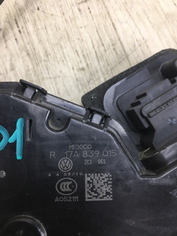 Замок двери задний левый VOLKSWAGEN JETTA USA 18- JEM 1.4 DGXA