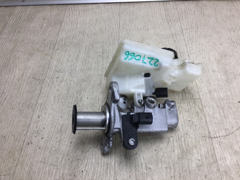 Главный тормозной цилиндр VOLKSWAGEN JETTA USA 18- 2018 JEM 1.4 DGXA 5QM 614 019 C Б/У