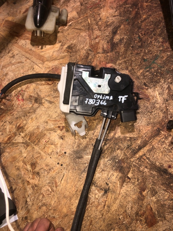 Запчасть замок двери задний правый KIA OPTIMA TF 11-16 81420-4C000 Б/У Замок двери задний правый KIA OPTIMA TF 11-16 81420-4C000 Б/У