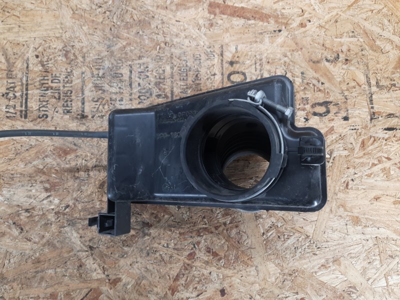 Резонатор воздушного фильтра VENZA 09-16 2015 Минивэн 3.5 2GR-FE