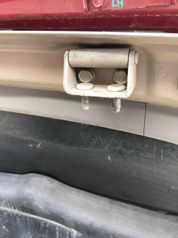 Петля крышки багажника левая HYUNDAI SANTA FE (CM) 05-12 79710-26001 Б/У