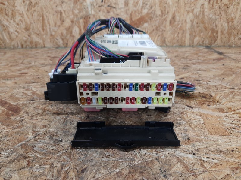 Блок предохранителей салон TOYOTA VENZA 09-16 2015 Минивэн 3.5 2GR-FE 82730-0T220 Б/У