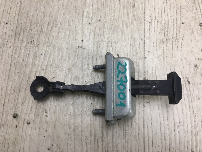 Запчасть ограничитель двери задний правый FORD FOCUS 10-18 2011 BK 2.0 XQDA CP9Z-5827204-A Б/У Ограничитель двери задний правый FORD FOCUS 10-18 2011 BK 2.0 XQDA CP9Z-5827204-A Б/У