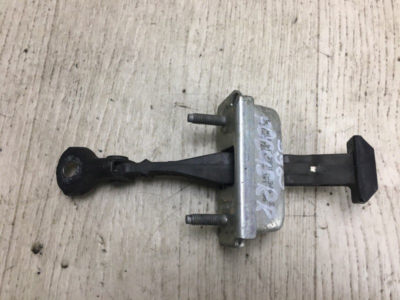 Ограничитель двери задний правый FOCUS 10-18 2011 BK 2.0 XQDA Ограничитель двери задний правый FOCUS 10-18 2011 BK 2.0 XQDA