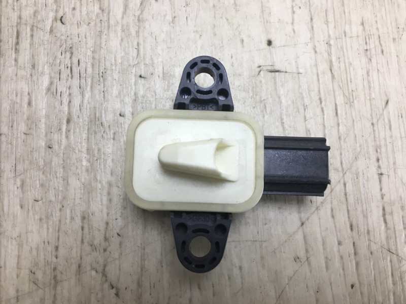 Датчик удара FORD FOCUS 10-18 2011 BK 2.0 XQDA CP9Z-14B345-A Б/У