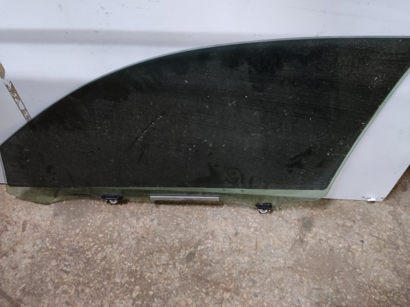 Стекло двери переднее правое LEXUS CT200 11-17 Хетчбек 1.8 Стекло двери переднее правое LEXUS CT200 11-17 Хетчбек 1.8