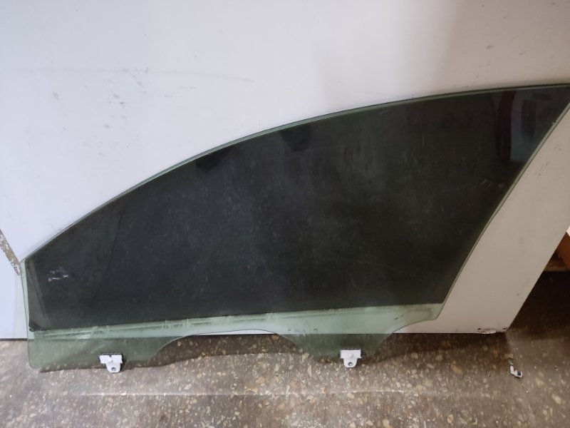 Стекло двери переднее правое G25/G35/G37/Q40 06-14