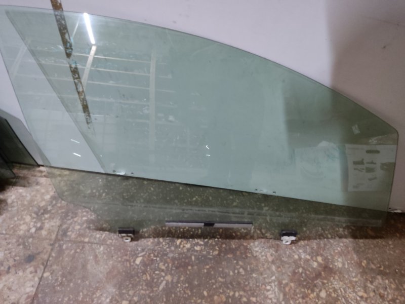 Стекло двери переднее правое TOYOTA COROLLA 150 06-13 68101-02280 Б/У
