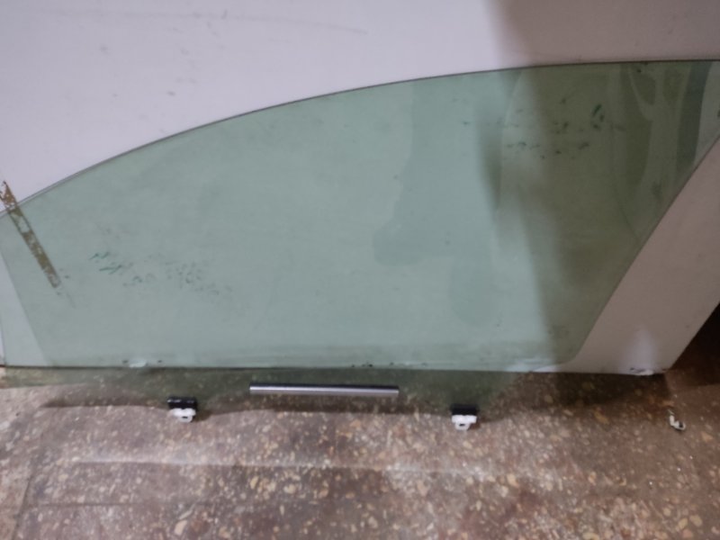 Стекло двери переднее правое TOYOTA COROLLA 150 06-13