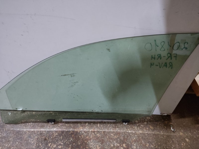 Стекло двери переднее правое TOYOTA RAV4 05-12