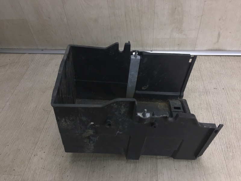 Короб аккумулятора FOCUS 10-18 2011 BK 2.0 XQDA Короб аккумулятора FOCUS 10-18 2011 BK 2.0 XQDA