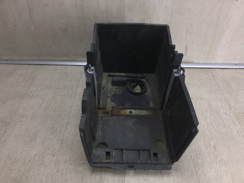 Короб аккумулятора FOCUS 10-18 2011 BK 2.0 XQDA Короб аккумулятора FOCUS 10-18 2011 BK 2.0 XQDA