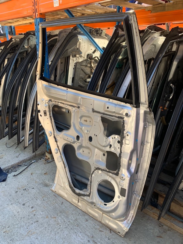 Дверь задняя левая MURANO Z50 02-07