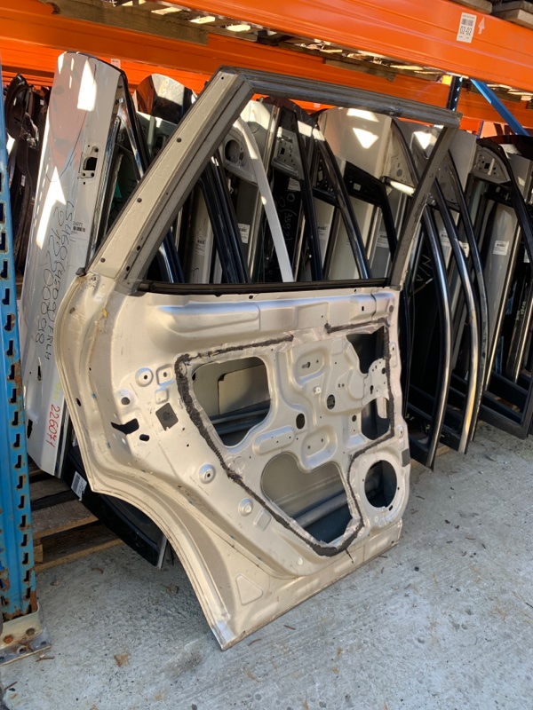 Дверь задняя левая MURANO Z50 02-07