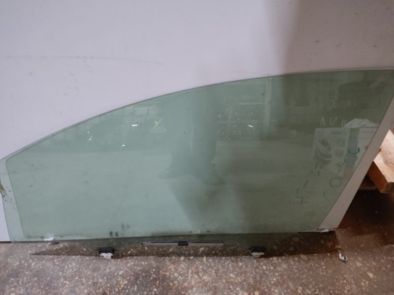 Стекло двери переднее левое TOYOTA AURIS 06-12 68102-02230 Б/У