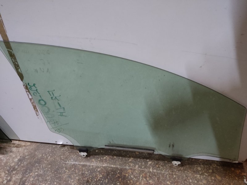 Стекло двери переднее левое TOYOTA AURIS 06-12