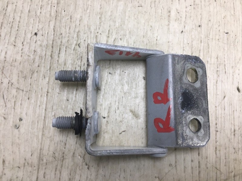 Петля крышки багажника правая ROGUE 08-15 2010 S35 2.5 QR25DE
