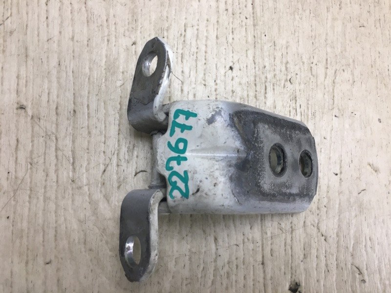 Петля двери нижняя задняя правая NISSAN ROGUE 08-15 2010 S35 2.5 QR25DE 82420-4P00A Б/У