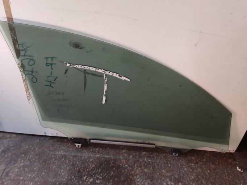 Стекло двери переднее левое LEXUS GS350 GS300 05-11 Стекло двери переднее левое LEXUS GS350 GS300 05-11