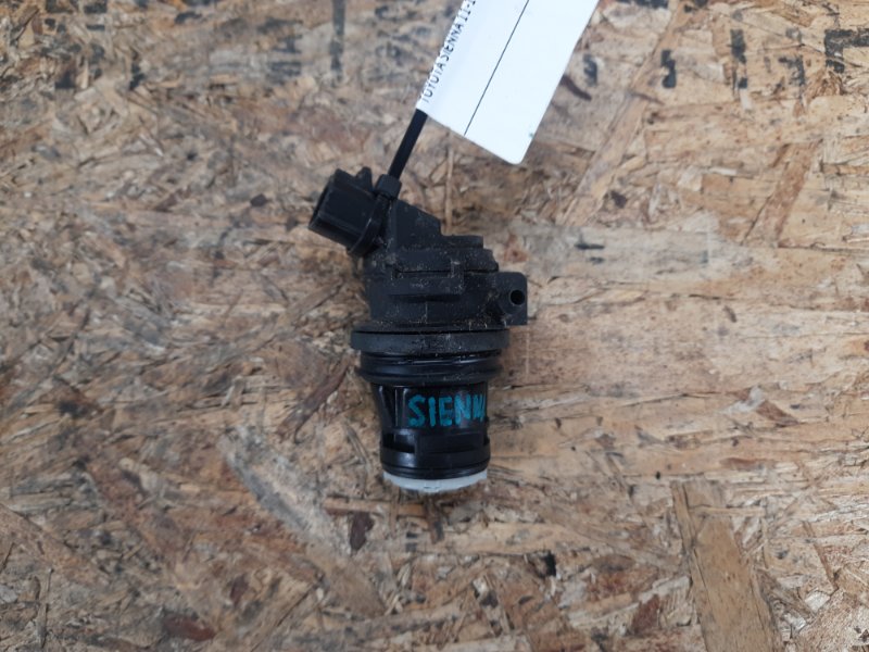 Запчасть насос омывателя стекла TOYOTA SIENNA 11-16 2015 Минивэн 3.5 2GR-FE 85340-AE010 Б/У Насос омывателя стекла TOYOTA SIENNA 11-16 2015 Минивэн 3.5 2GR-FE 85340-AE010 Б/У