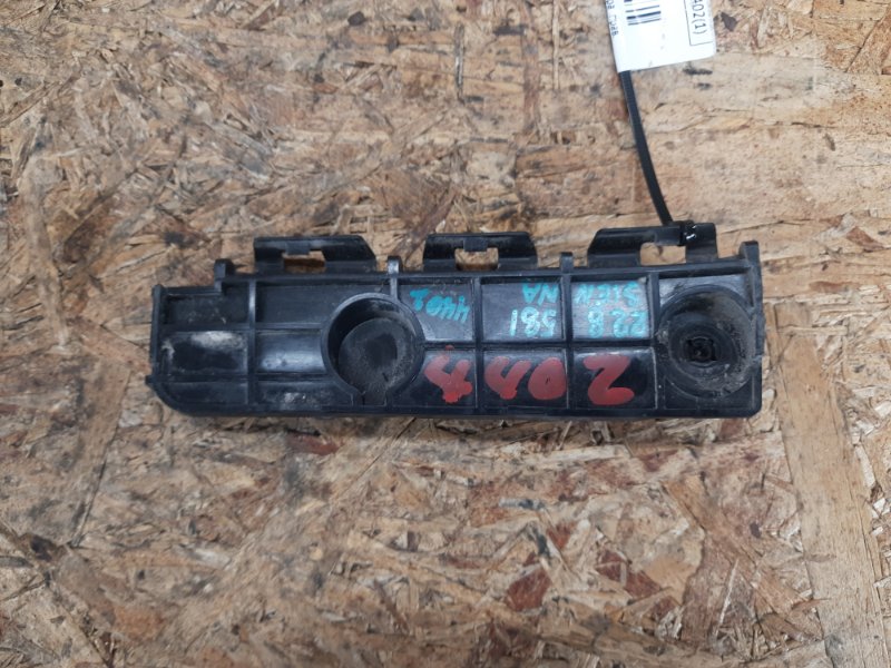 Запчасть кронштейн заднего бампера правый TOYOTA SIENNA 11-16 2015 Минивэн 3.5 2GR-FE 52157-08010 Б/У Кронштейн заднего бампера правый TOYOTA SIENNA 11-16 2015 Минивэн 3.5 2GR-FE 52157-08010 Б/У