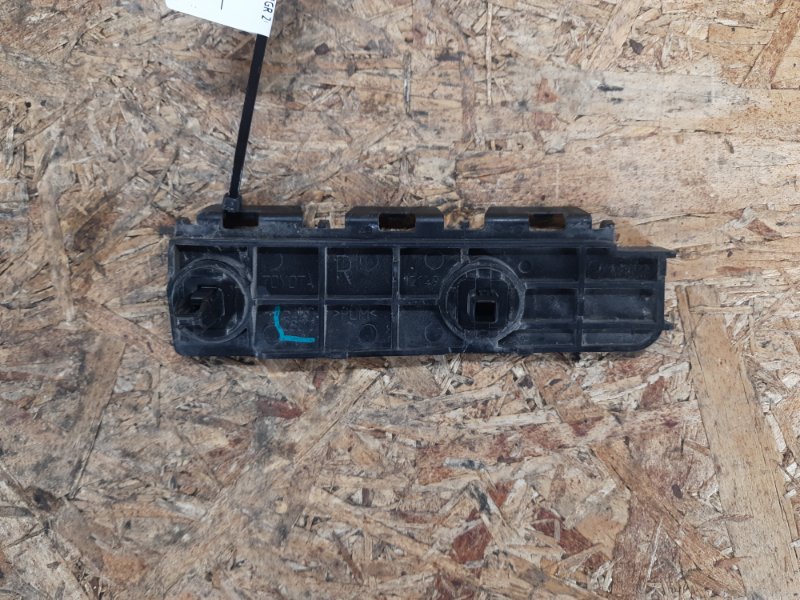 Кронштейн заднего бампера правый TOYOTA SIENNA 11-16 Минивэн 3.5 2GR-FE Кронштейн заднего бампера правый TOYOTA SIENNA 11-16 Минивэн 3.5 2GR-FE