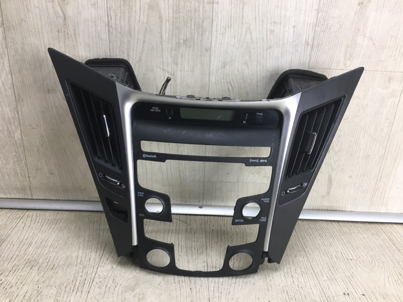 Накладка торпедо под магнитолу HYUNDAI SONATA YF 10-14 2011 YF 2.4 G4KJ 84741-3Q430YHL Б/У