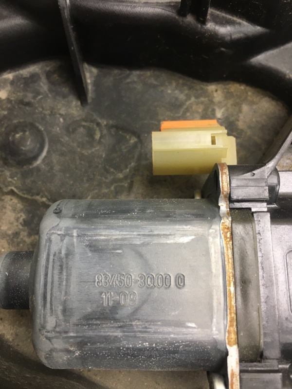 Стеклоподъемник задний левый HYUNDAI SONATA YF 10-14 YF 2.4 G4KJ