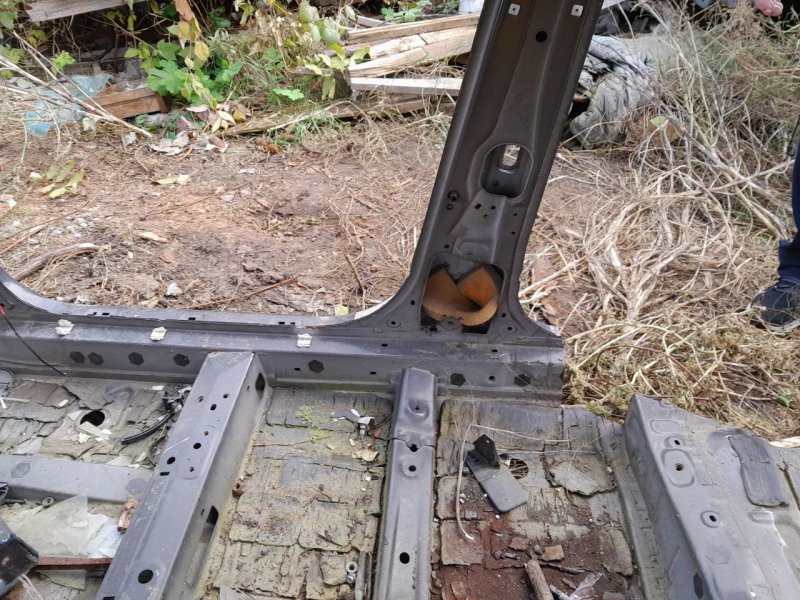 Стойка кузова средняя правая TOYOTA AURIS 06-12