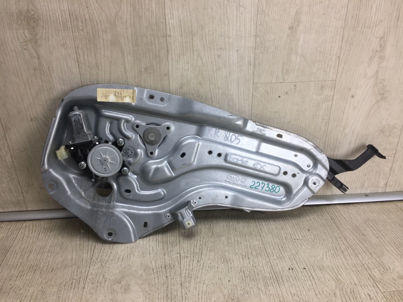 Запчасть стеклоподъемник задний правый KIA FORTE/CERATO TD 08-13 2013 TD 2.0 G4KD 83402-1M100 Б/У Стеклоподъемник задний правый KIA FORTE/CERATO TD 08-13 2013 TD 2.0 G4KD 83402-1M100 Б/У