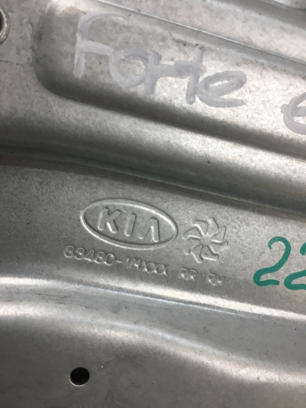 Стеклоподъемник задний правый FORTE/CERATO TD 08-13 2013 TD 2.0 G4KD Стеклоподъемник задний правый FORTE/CERATO TD 08-13 2013 TD 2.0 G4KD