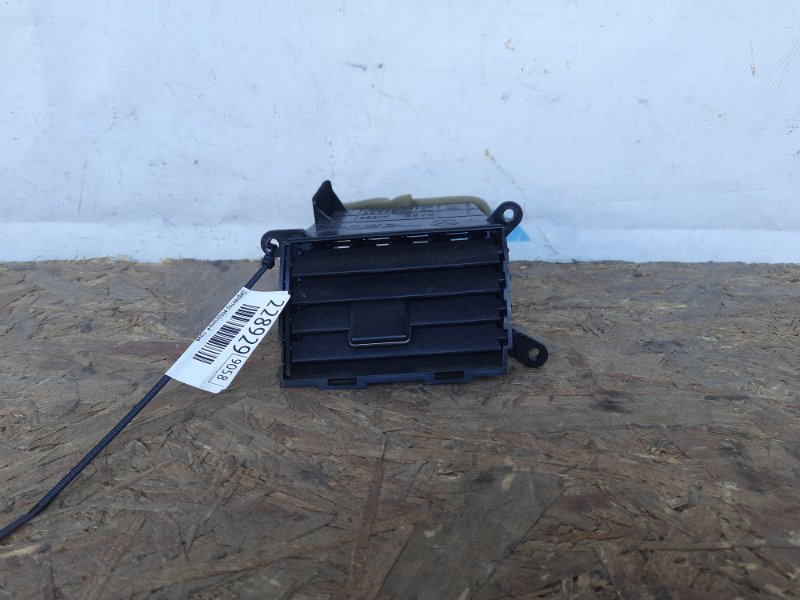 Запчасть дефлектор воздушный правый MAZDA CX-9 06-16 2008 Внедорожник 3.7 TD12-64-71X34 Б/У Дефлектор воздушный правый MAZDA CX-9 06-16 2008 Внедорожник 3.7 TD12-64-71X34 Б/У