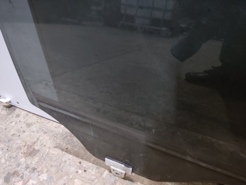 Стекло двери заднее правое FX S50 03-08