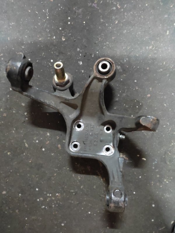 Цапфа задняя правая MITSUBISHI GALANT 03-12 Седан 2.4