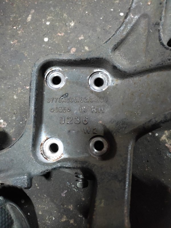 Цапфа задняя правая GALANT 03-12 2008 Седан 2.4