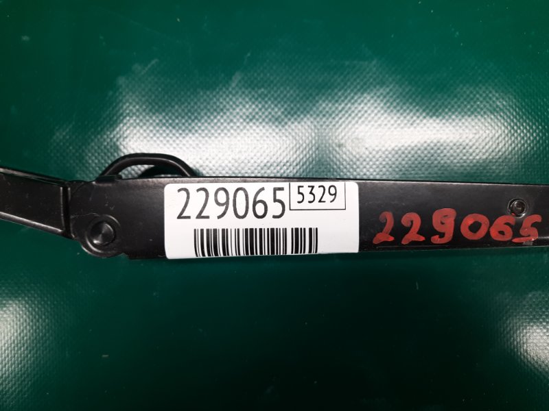 Поводок стеклоочистителя передний левый TLX 14-17 2015 Седан 2.4 Поводок стеклоочистителя передний левый TLX 14-17 2015 Седан 2.4