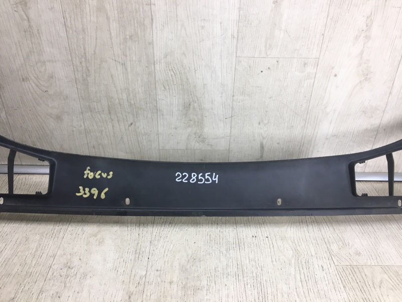 Пластик под лобовое стекло / Жабо FORD FOCUS 10-18 CB8 2.0 XQDA