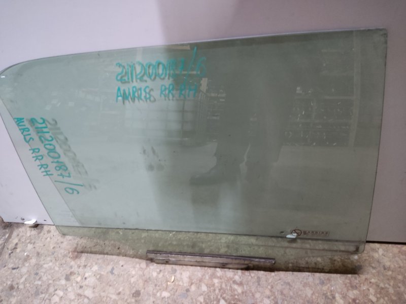 Стекло двери заднее правое TOYOTA AURIS 06-12 68103-02210 Б/У