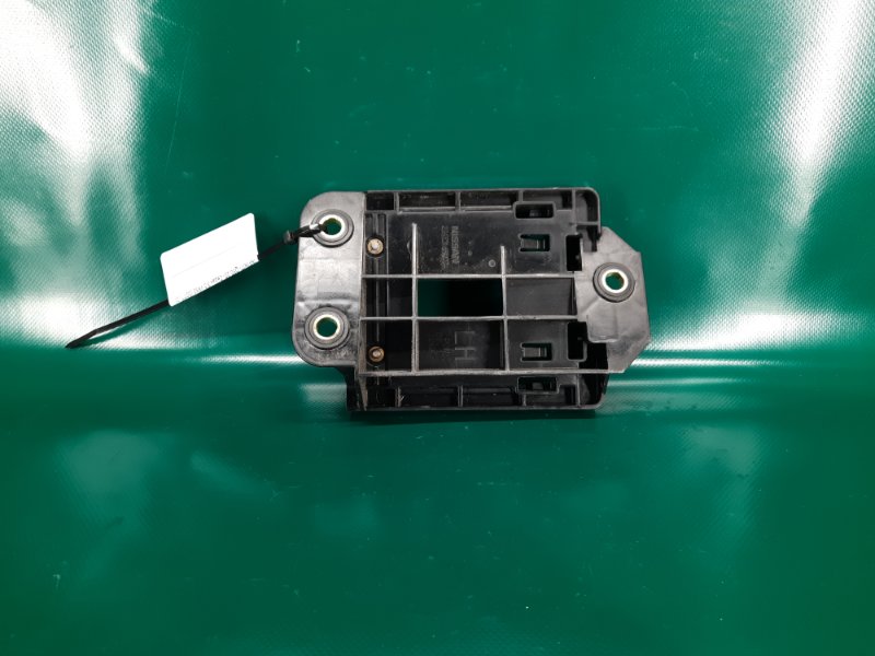 Кронштейн датчика слепых зон правый INFINITI Q50 20- 2021 Седан 3.0 VR30DDTT 28453-6HL0D Б/У