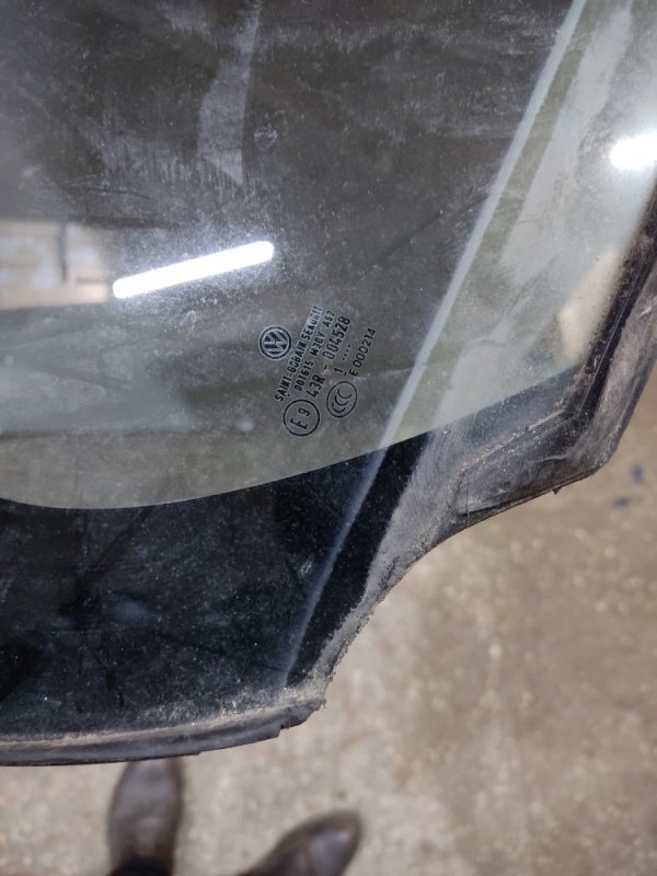 Стекло двери глухое заднее правое JETTA USA 10-17